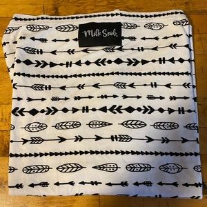 Milk Snob car seat/nursing cover